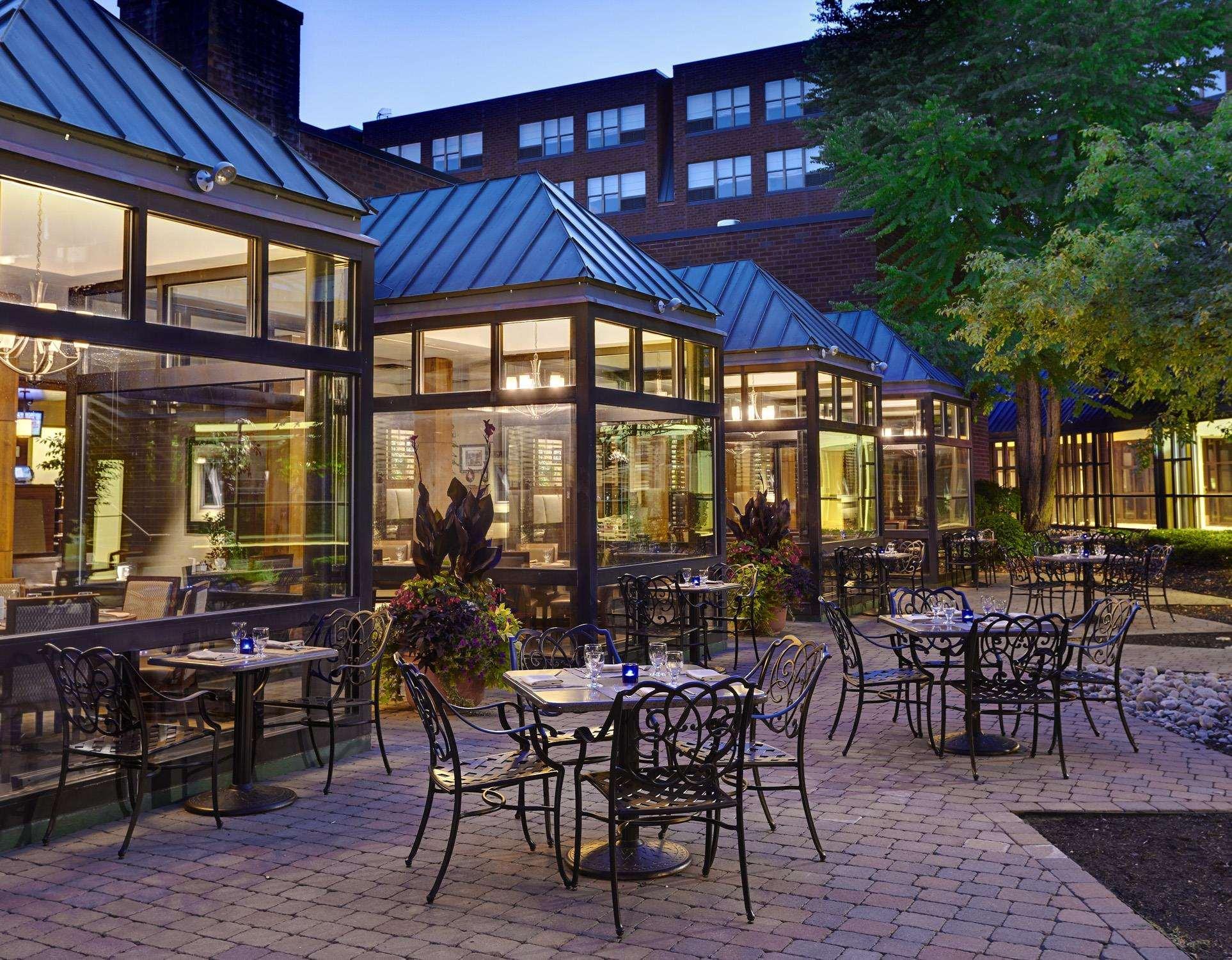 The Saratoga Hilton Hotel Saratoga Springs Exterior photo