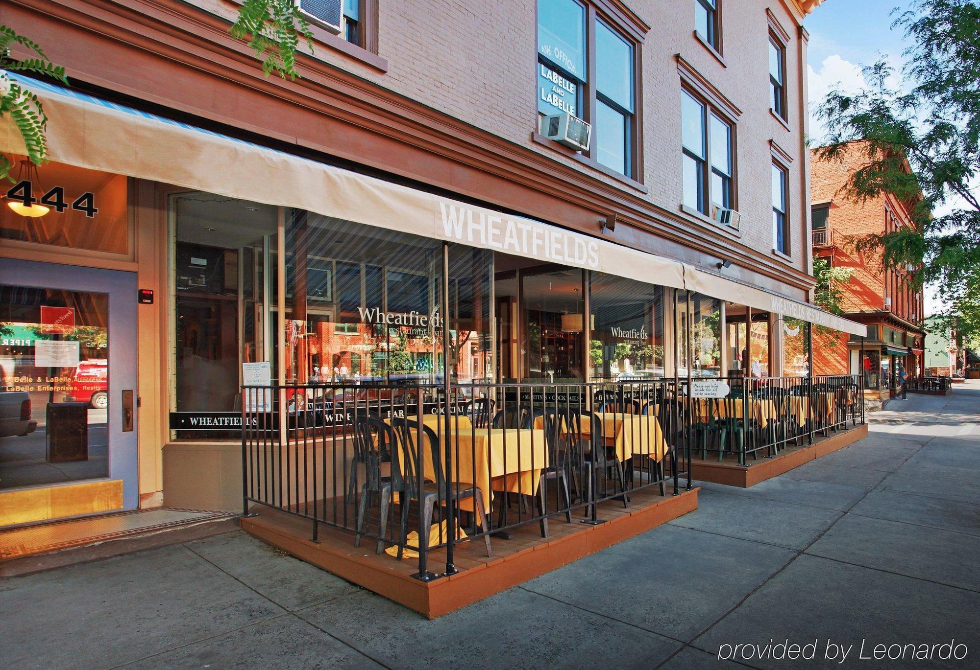 The Saratoga Hilton Hotel Saratoga Springs Exterior photo