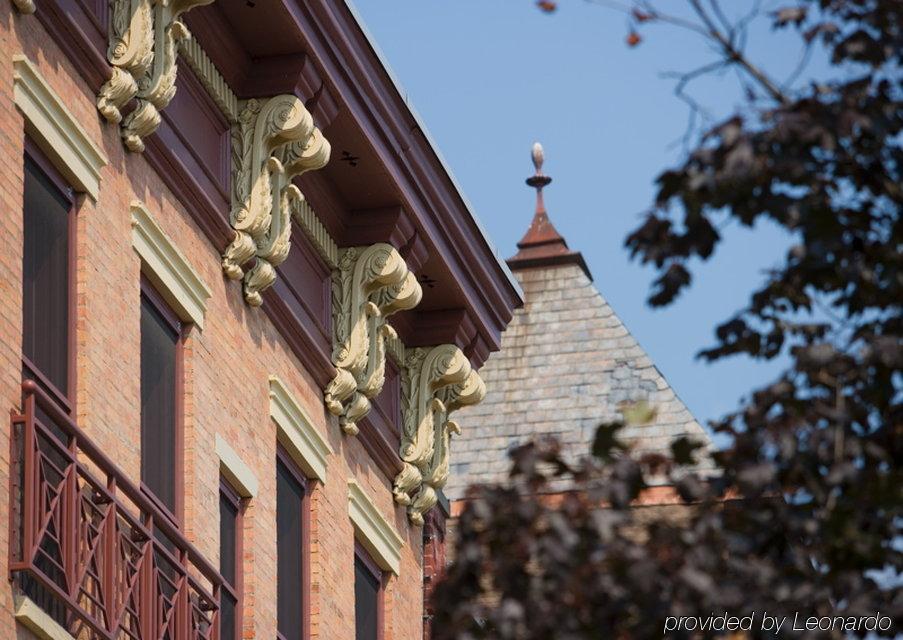 The Saratoga Hilton Hotel Saratoga Springs Exterior photo